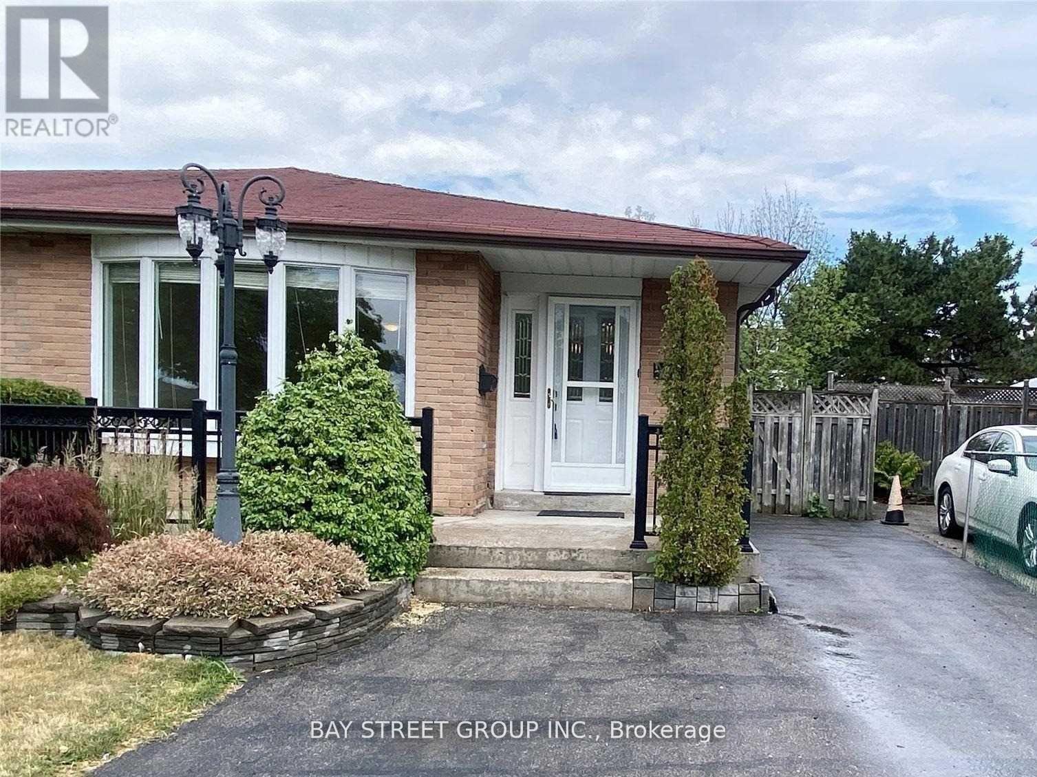 Photo 12 of 841 Consort Crescent, Mississauga ON