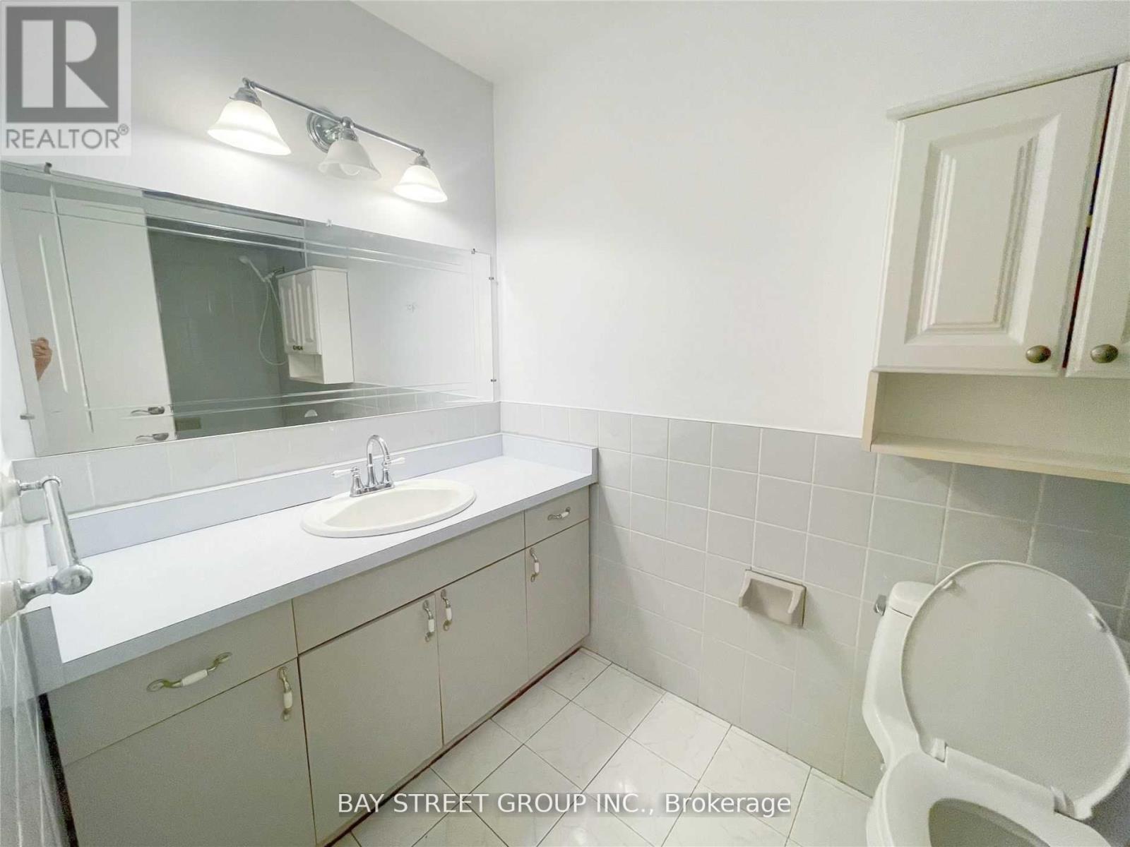 Photo 7 of 841 Consort Crescent, Mississauga ON