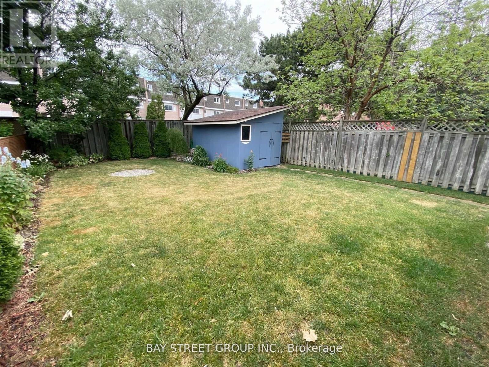 Photo 4 of 841 Consort Crescent, Mississauga ON