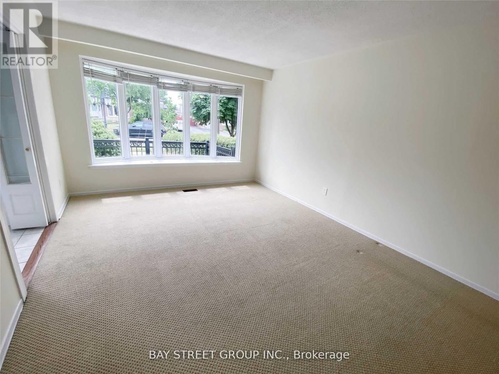 Photo 10 of 841 Consort Crescent, Mississauga ON