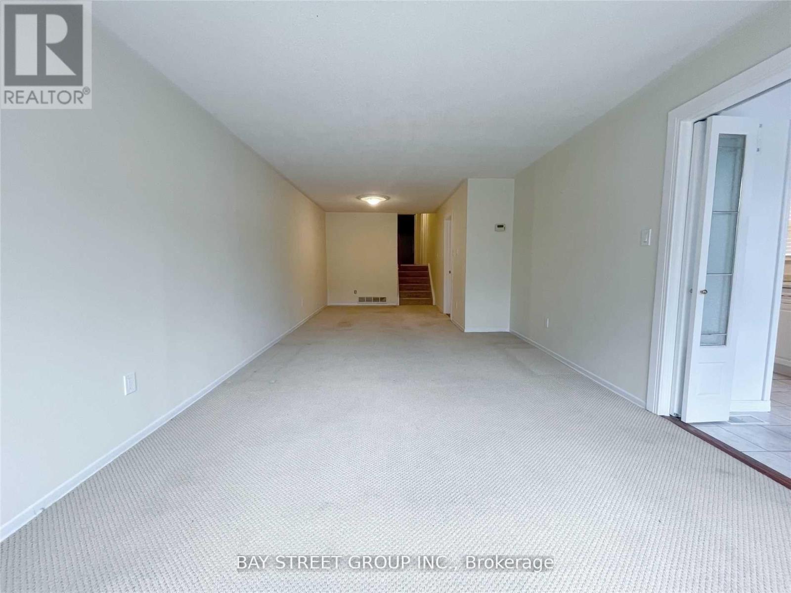 Photo 2 of 841 Consort Crescent, Mississauga ON