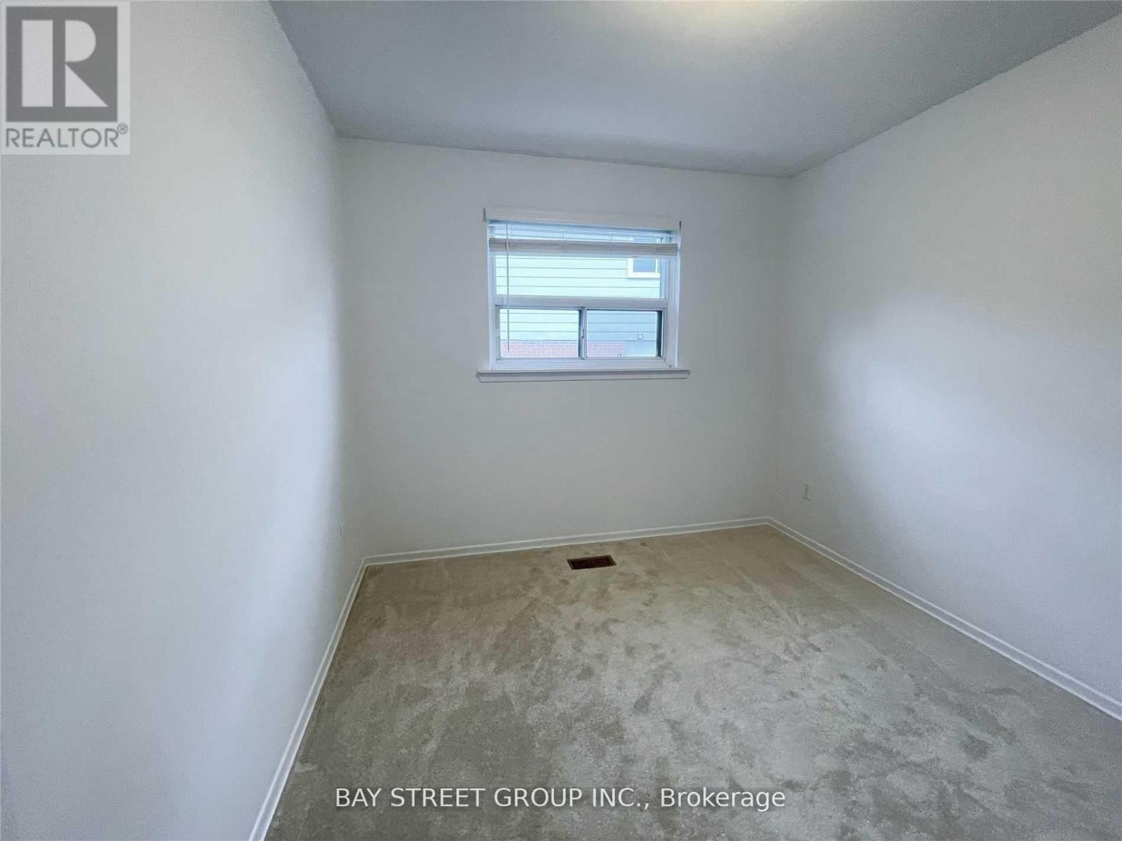Photo 8 of 841 Consort Crescent, Mississauga ON