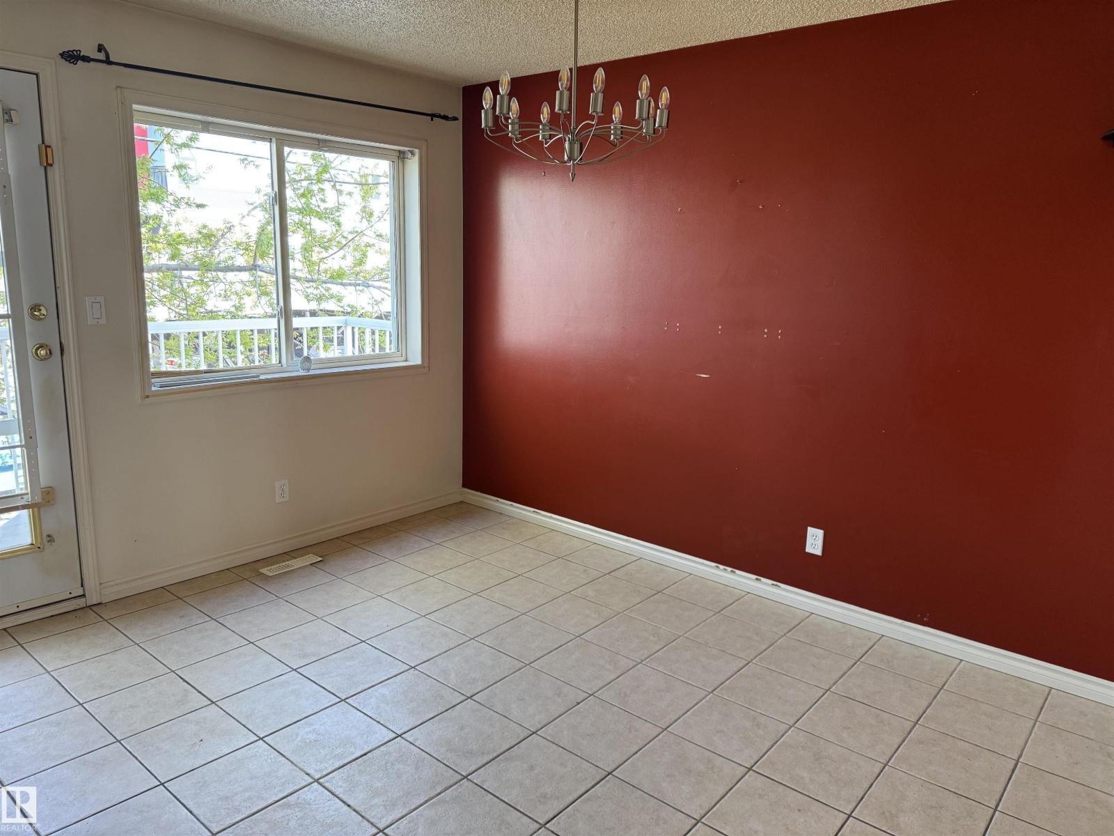 Photo 2 of 8 11718 97 St Nw, Edmonton AB