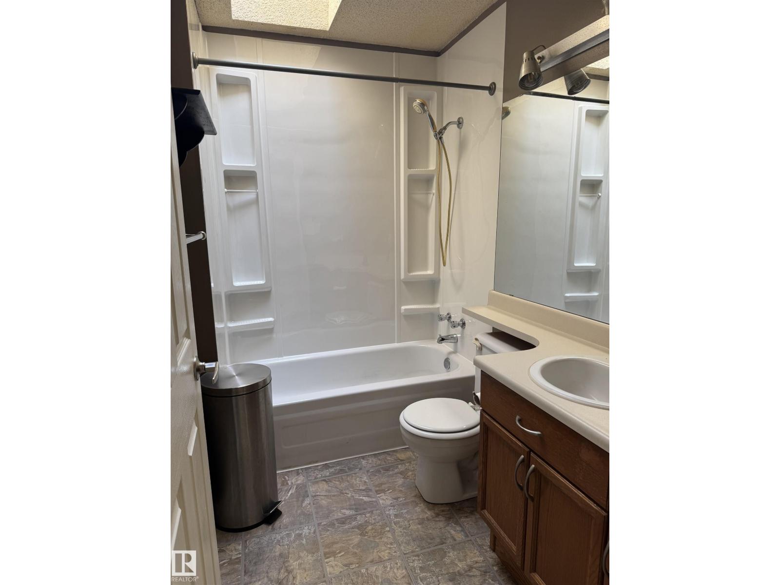 Photo 12 of 8 11718 97 St Nw, Edmonton AB