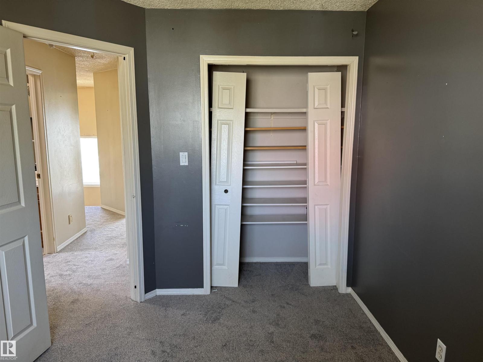 Photo 7 of 8 11718 97 St Nw, Edmonton AB