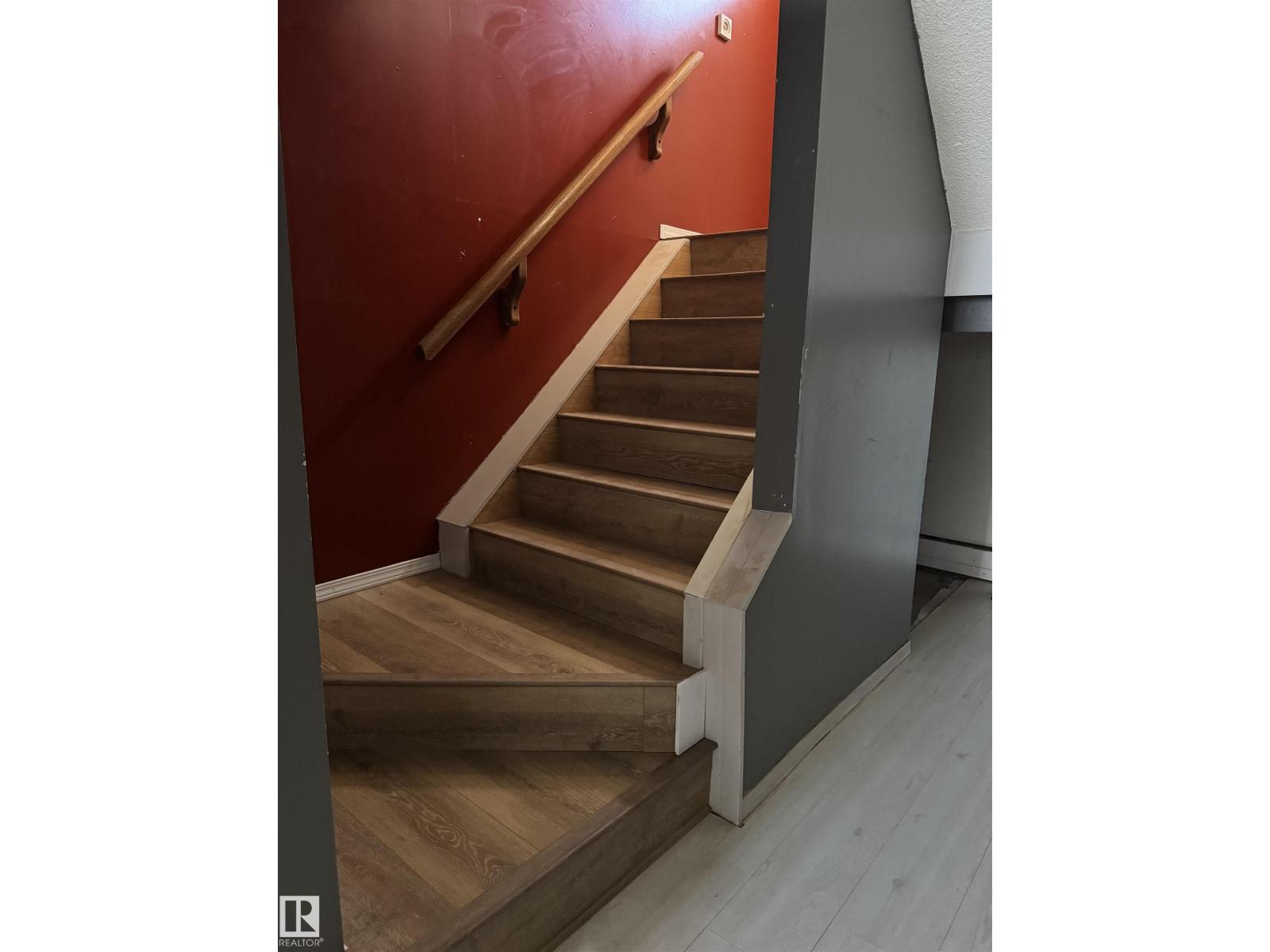 Photo 5 of 8 11718 97 St Nw, Edmonton AB
