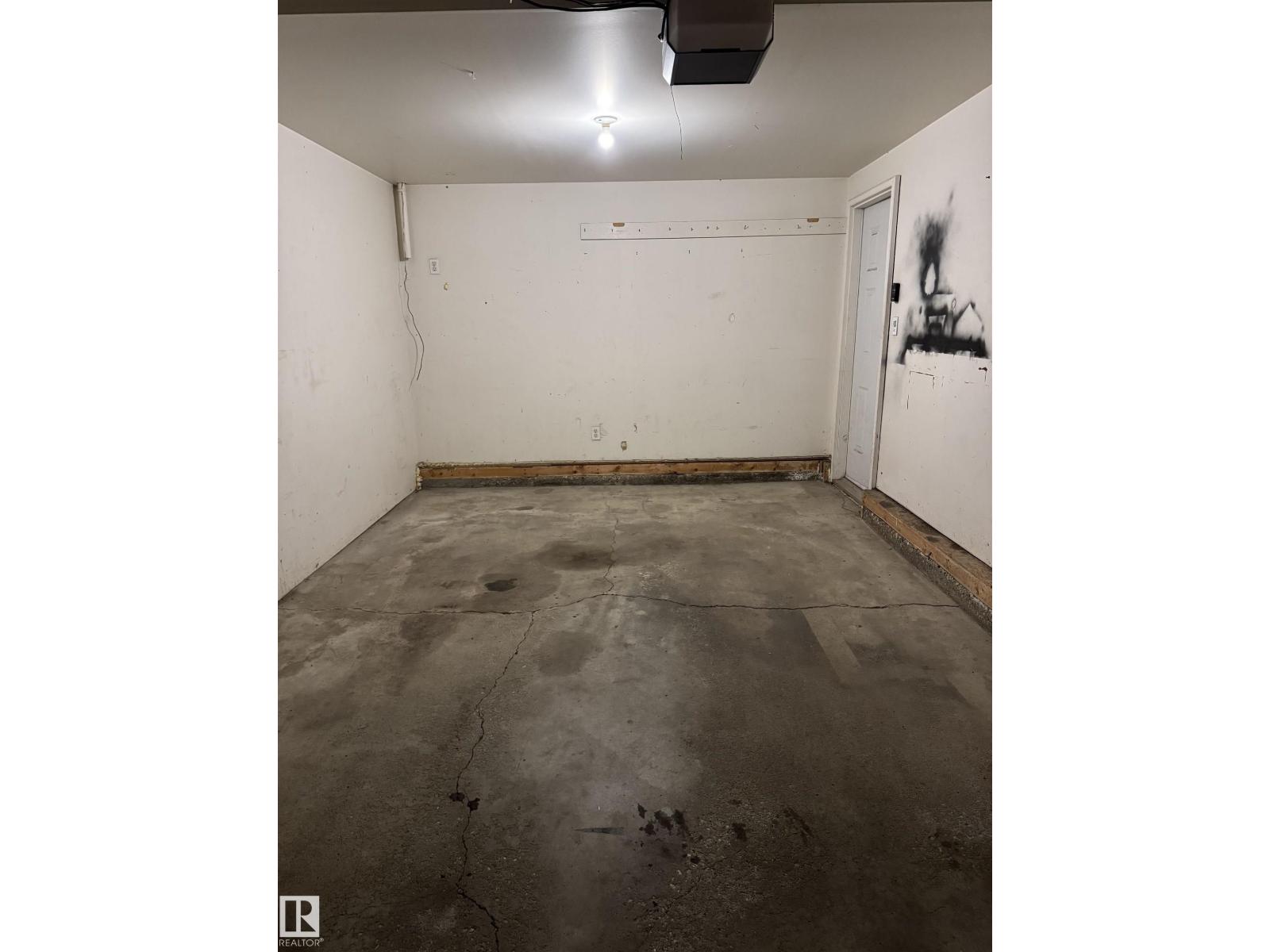 Photo 16 of 8 11718 97 St Nw, Edmonton AB