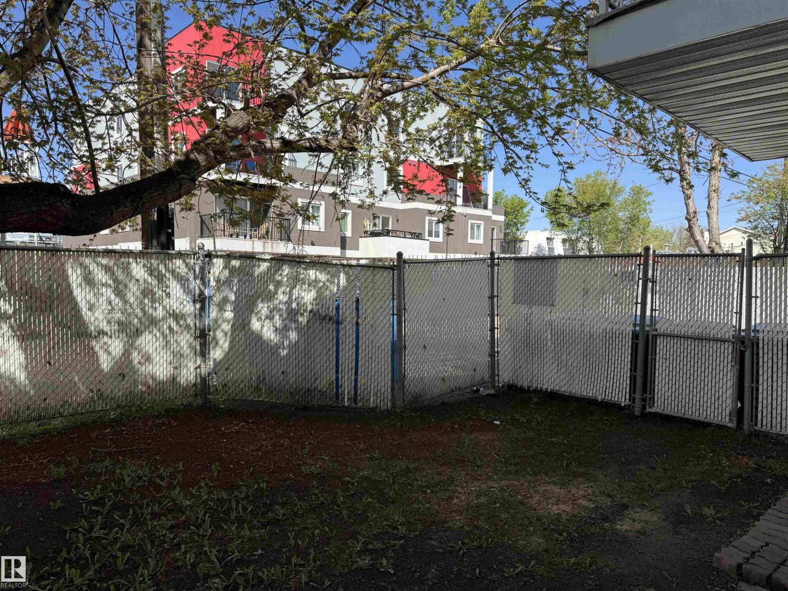 Photo 15 of 8 11718 97 St Nw, Edmonton AB
