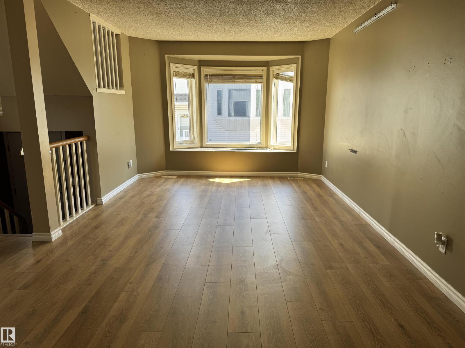 Photo 9 of 8 11718 97 St Nw, Edmonton AB