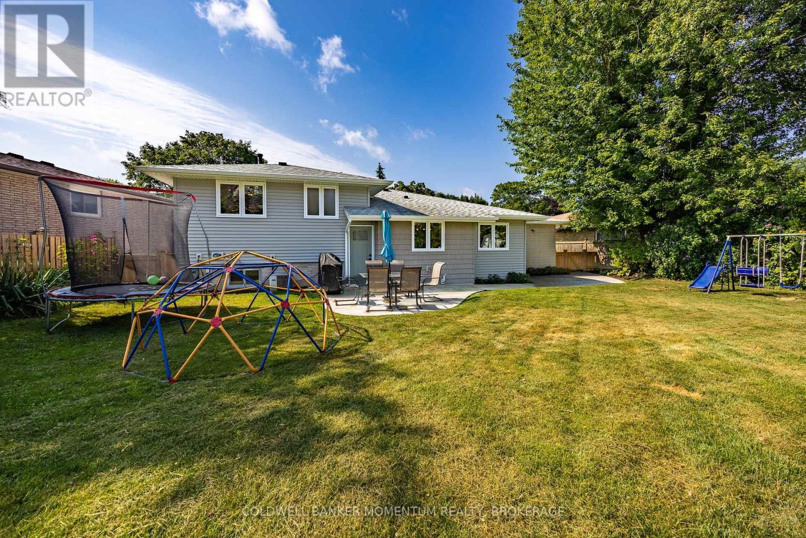 Photo 2 of 30 Ashton Drive, Norfolk ON