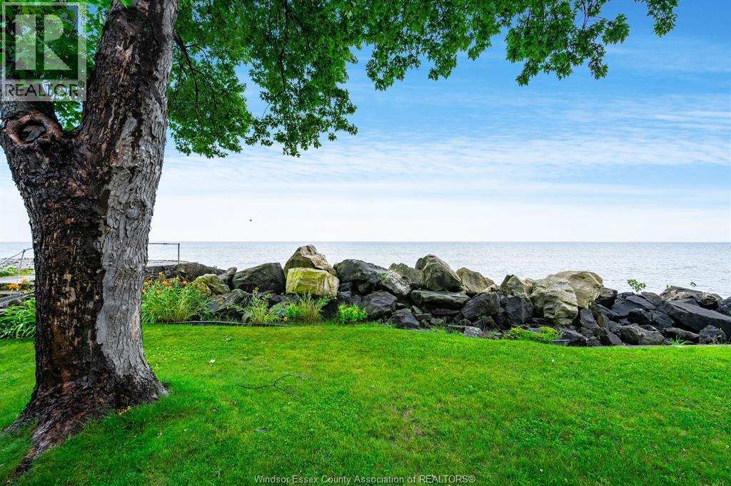 Photo 18 of 1259 Heritage Road, Kingsville ON