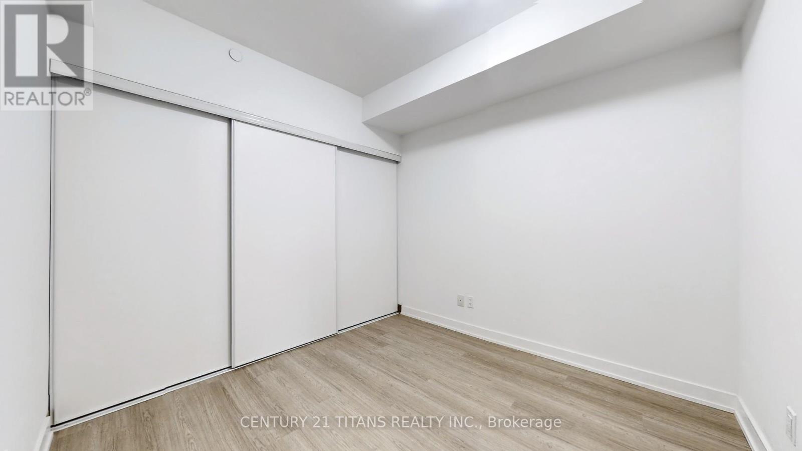 Photo 3 of 401 47 Mutual Street, Toronto ON