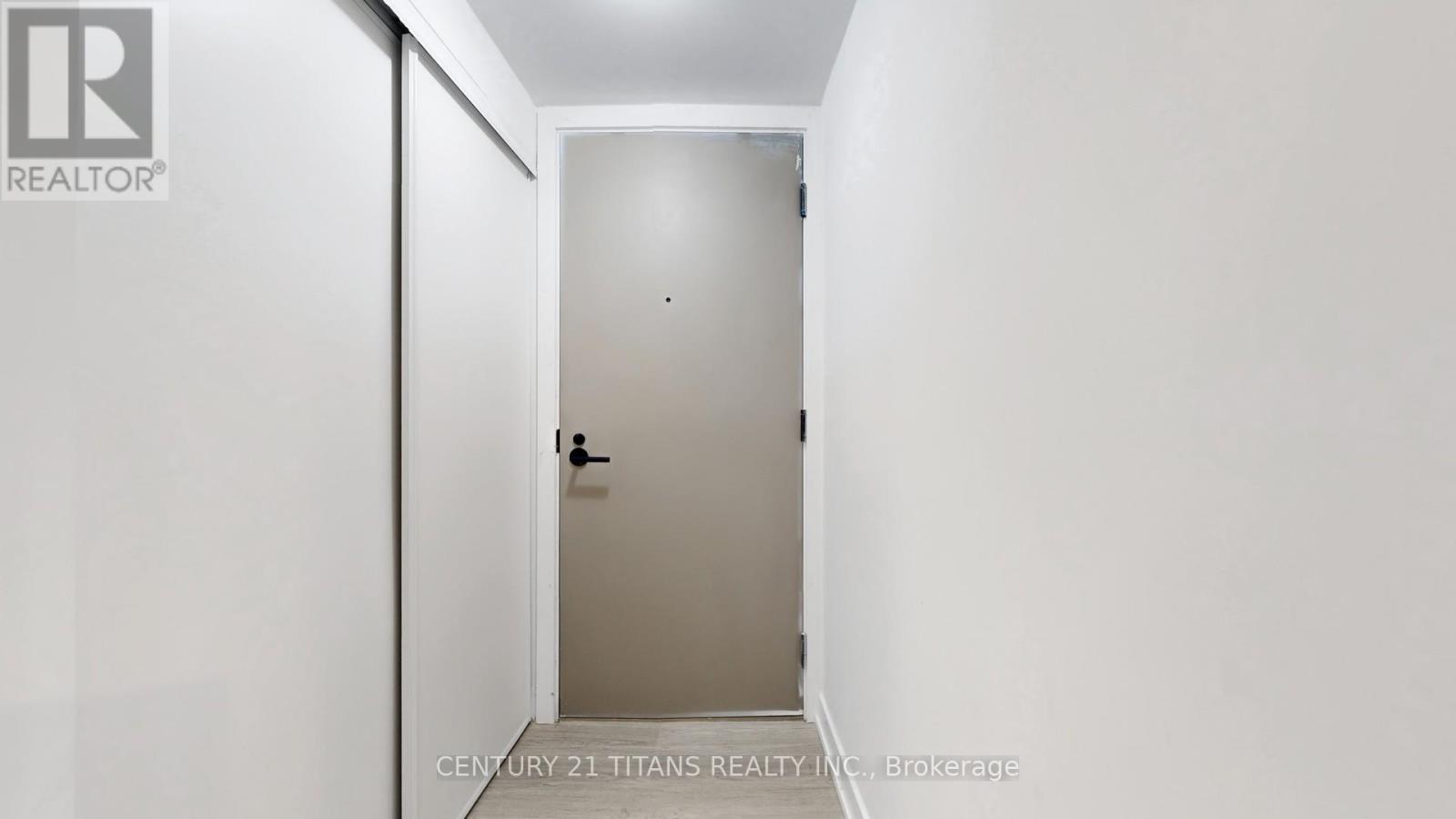 Photo 4 of 401 47 Mutual Street, Toronto ON