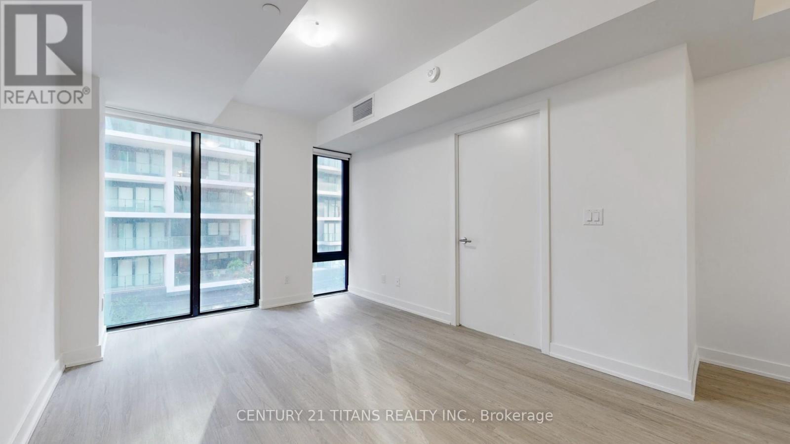 Photo 11 of 401 47 Mutual Street, Toronto ON