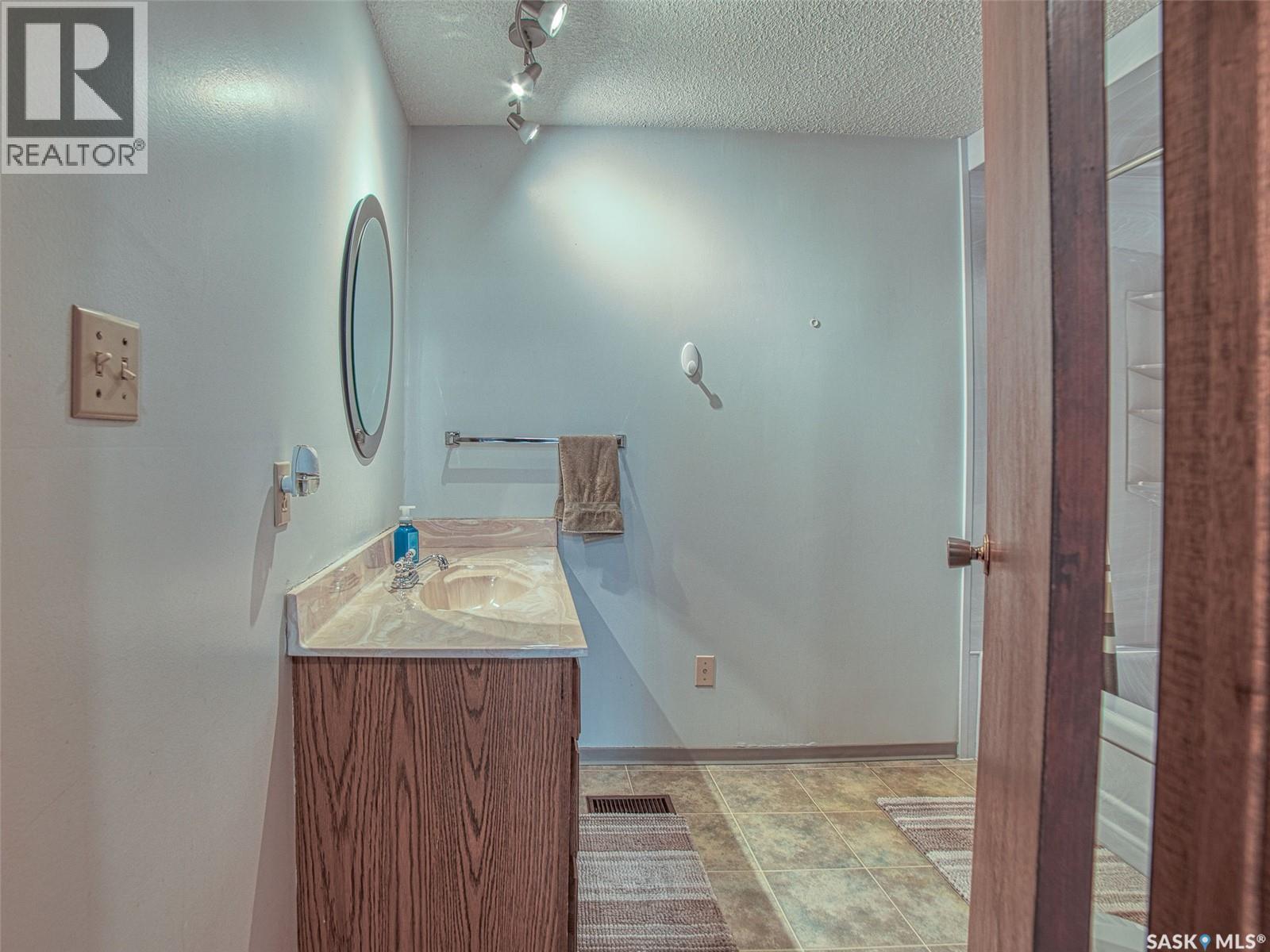 Photo 8 of 295 12 Th Avenue W, Melville SK
