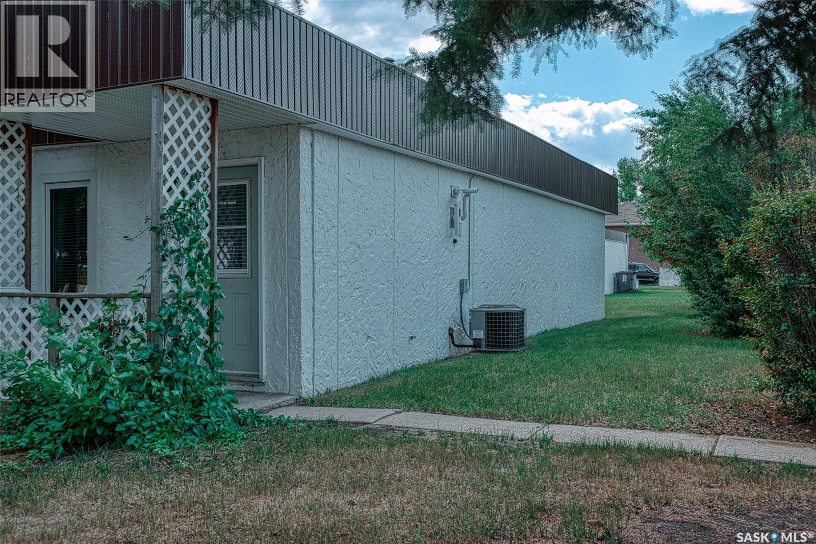 Photo 23 of 295 12 Th Avenue W, Melville SK