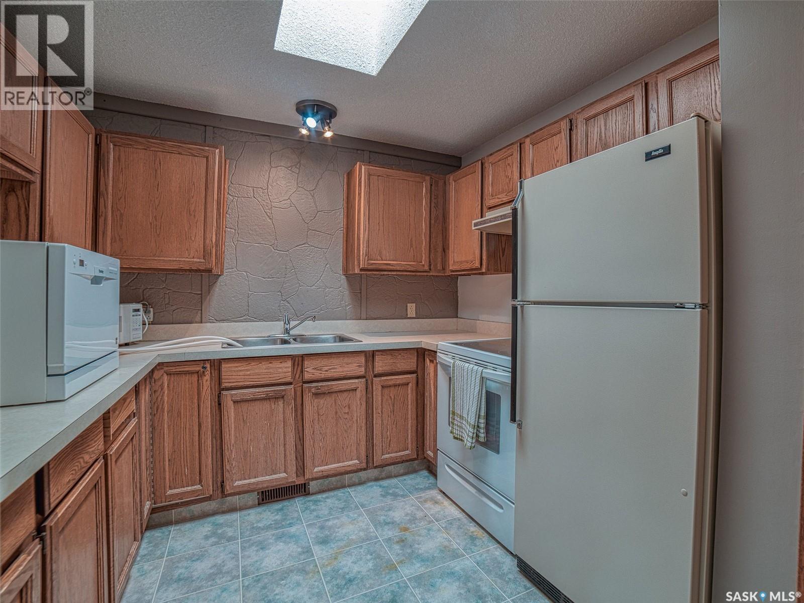 Photo 18 of 295 12 Th Avenue W, Melville SK
