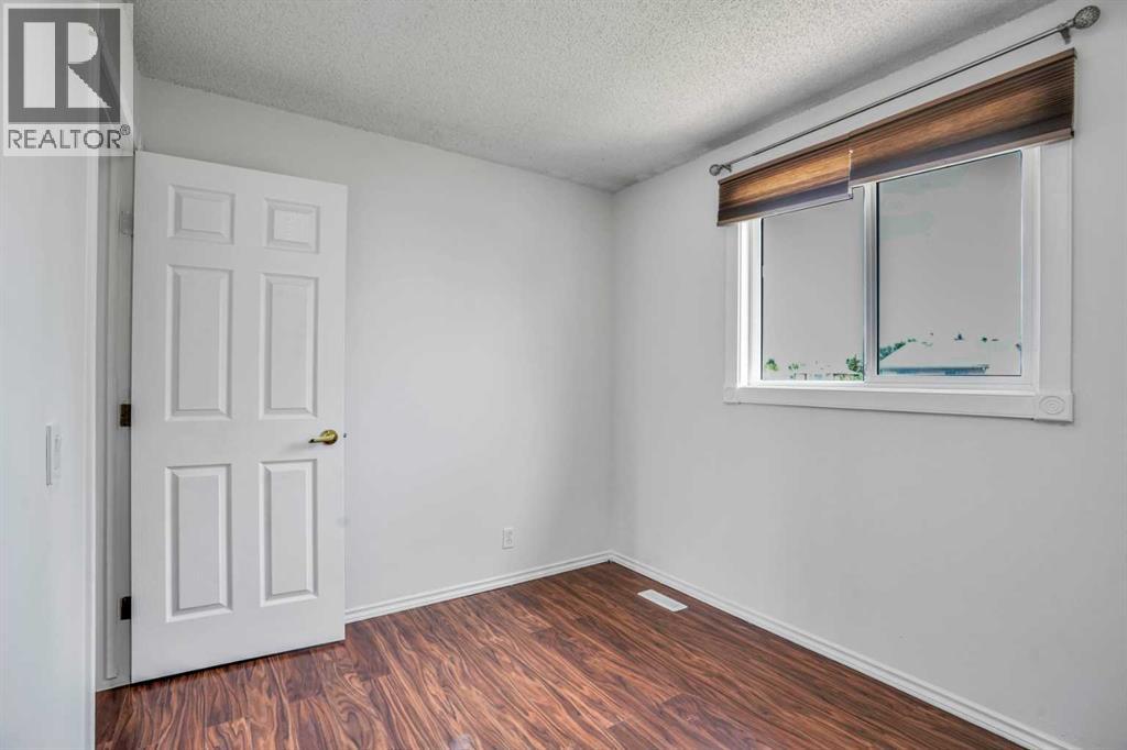 Single Family House for Sale in  erin ridge Road SE Erin Woods Calgary 