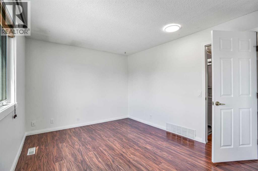 Single Family House for Sale in  erin ridge Road SE Erin Woods Calgary 