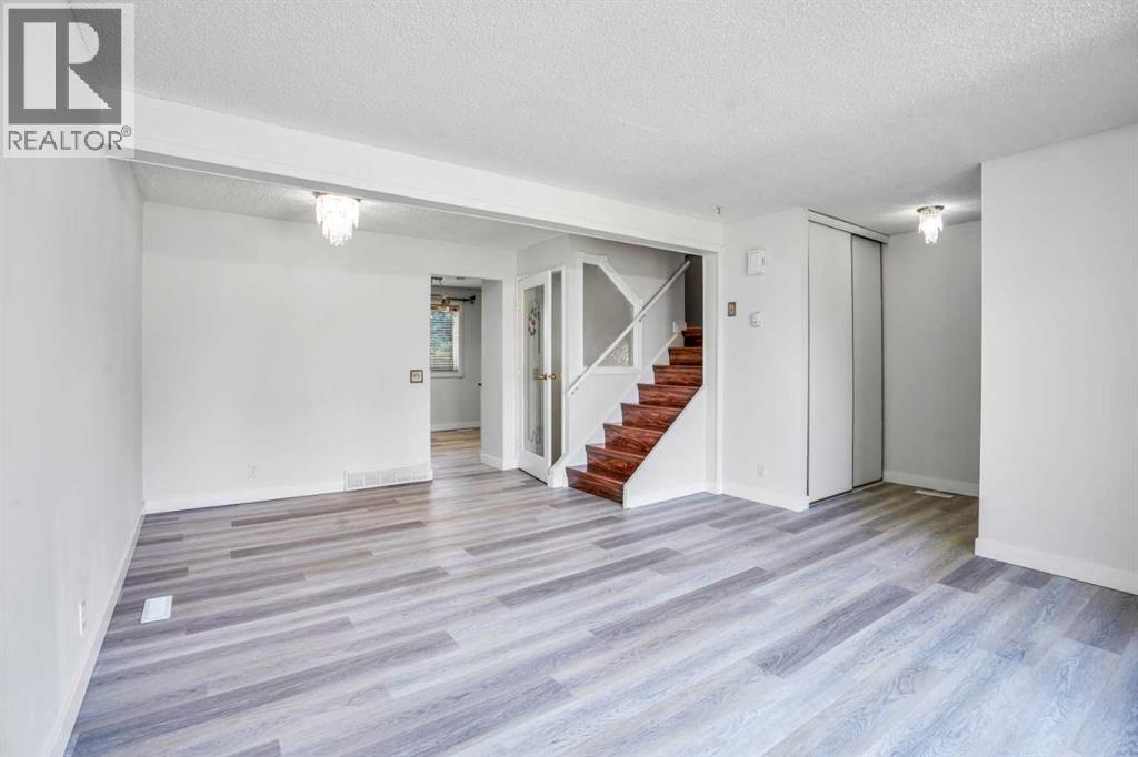 Single Family House for Sale in  erin ridge Road SE Erin Woods Calgary 