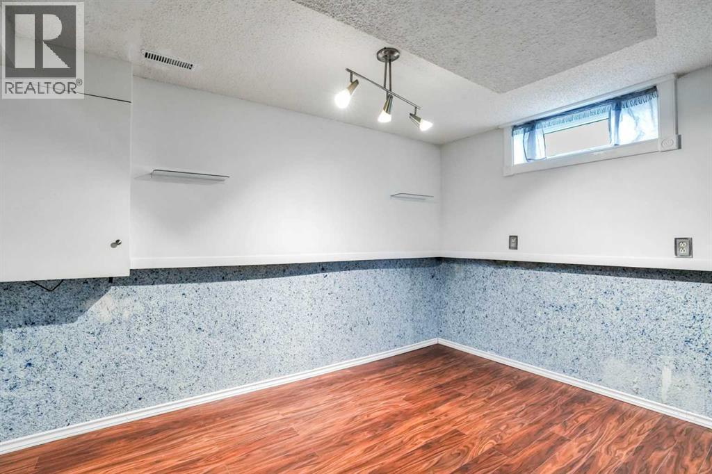 Single Family House for Sale in  erin ridge Road SE Erin Woods Calgary 