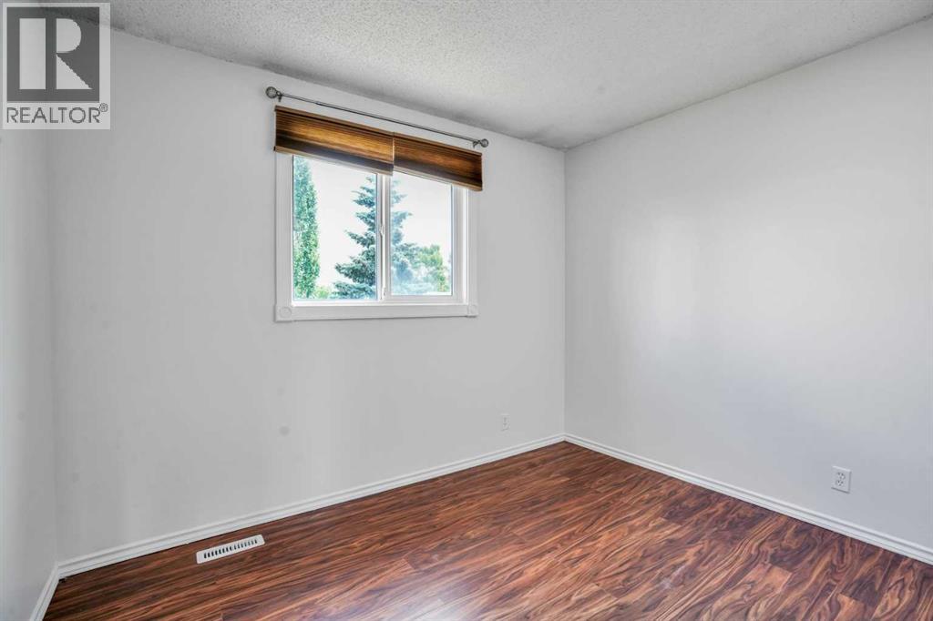 Single Family House for Sale in  erin ridge Road SE Erin Woods Calgary 