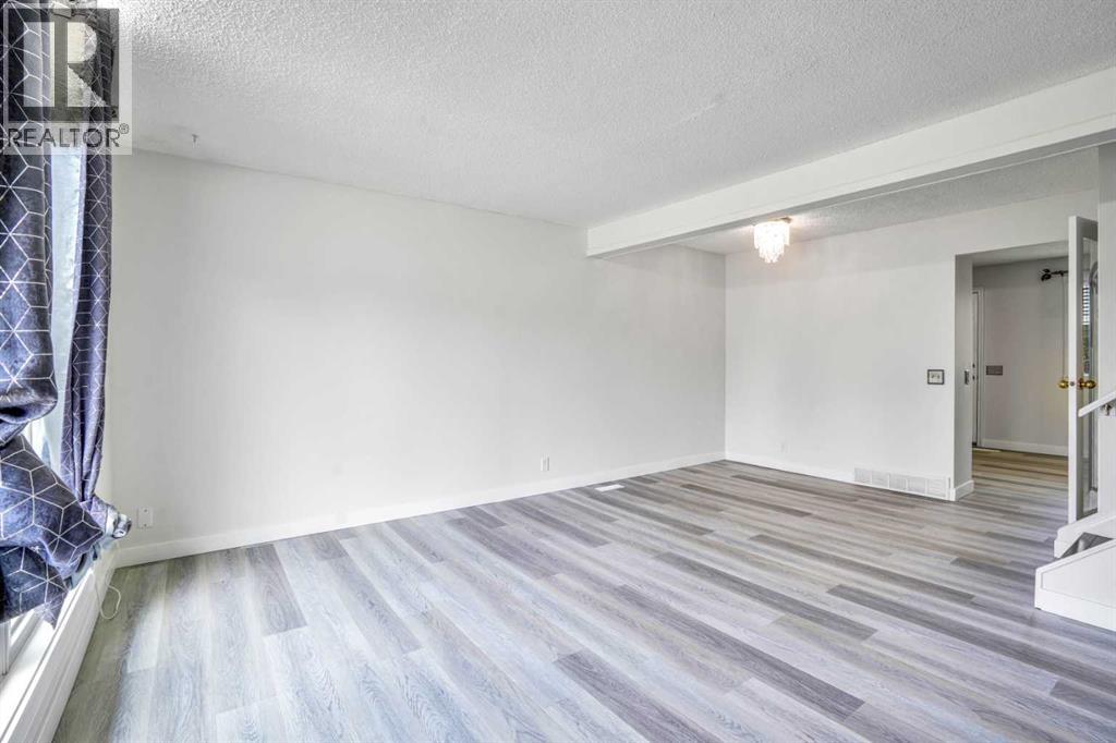 Single Family House for Sale in  erin ridge Road SE Erin Woods Calgary 