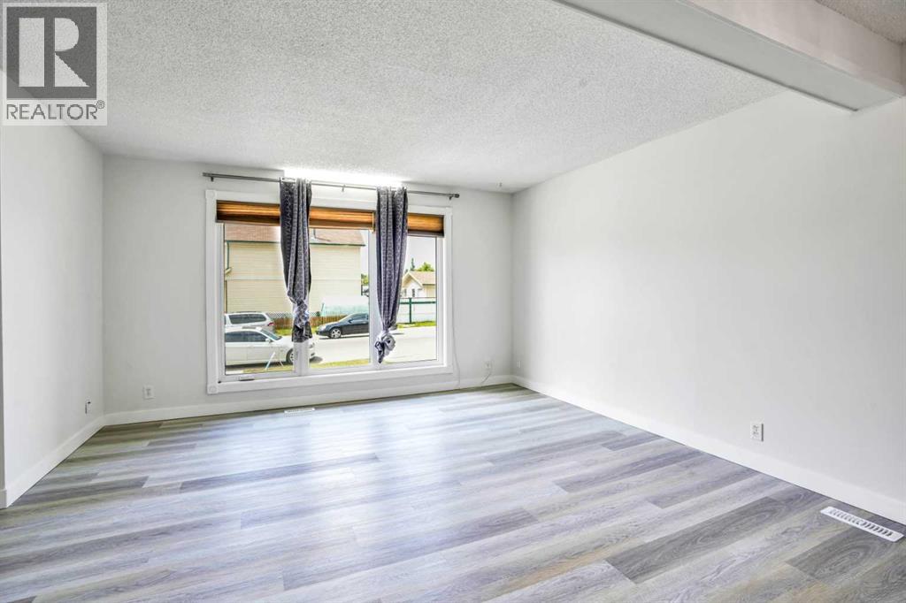 Single Family House for Sale in  erin ridge Road SE Erin Woods Calgary 