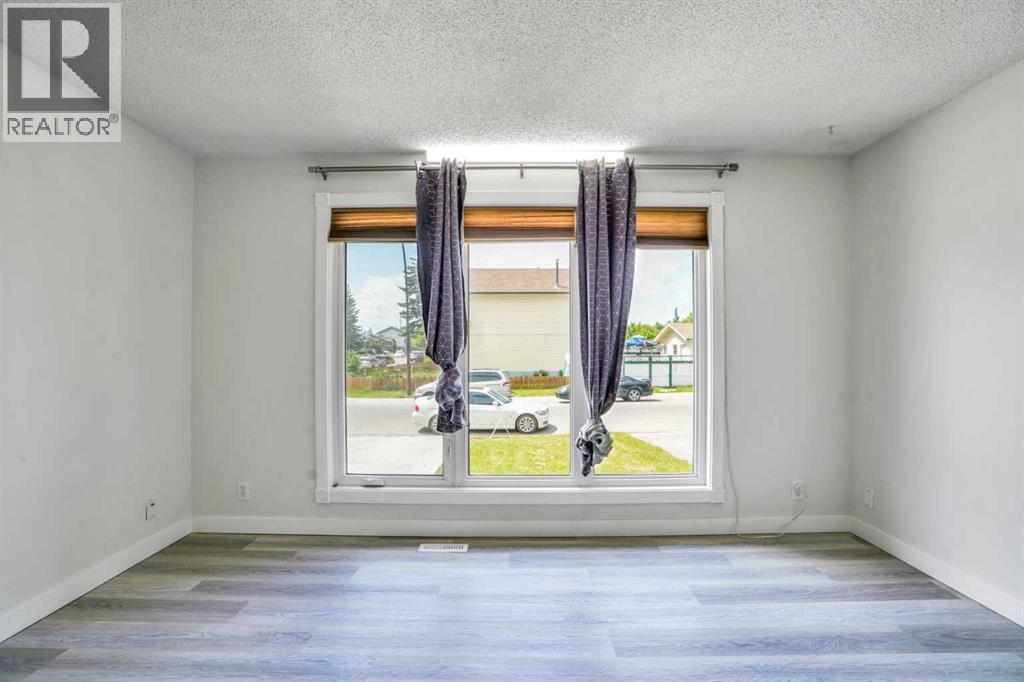 Single Family House for Sale in  erin ridge Road SE Erin Woods Calgary 