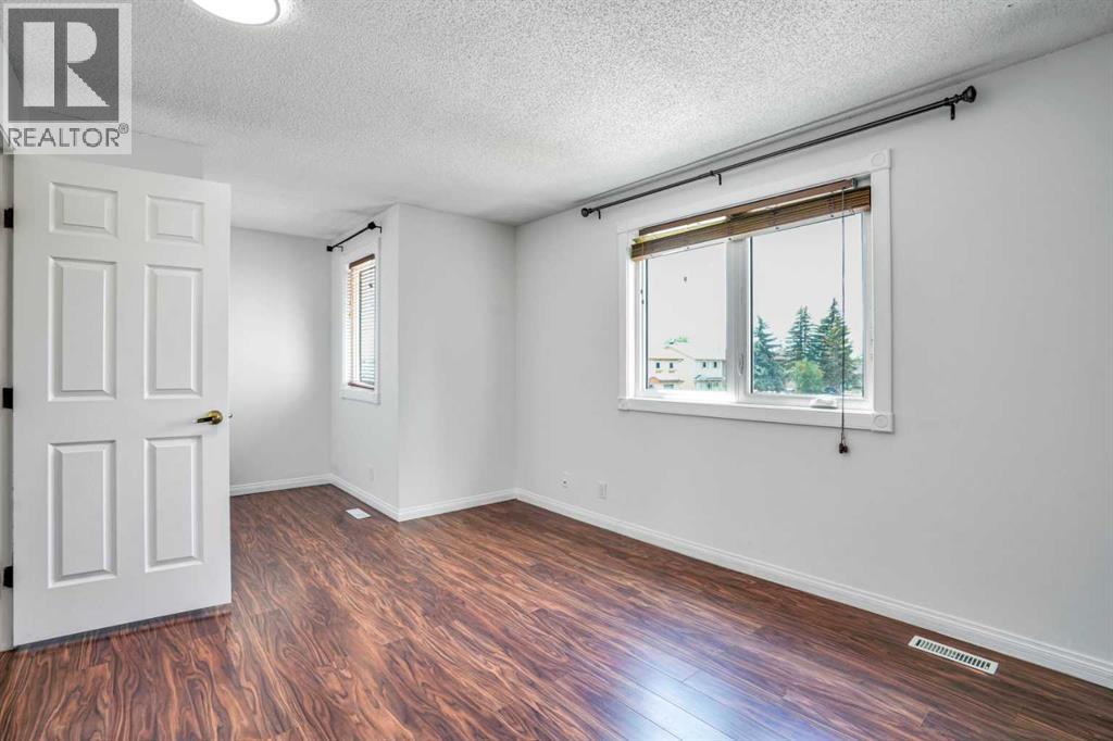 Single Family House for Sale in  erin ridge Road SE Erin Woods Calgary 