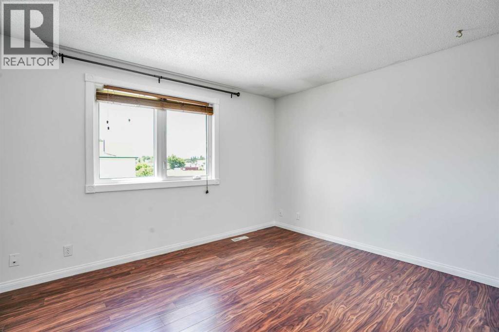 Single Family House for Sale in  erin ridge Road SE Erin Woods Calgary 