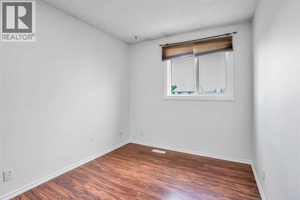 Single Family House for Sale in  erin ridge Road SE Erin Woods Calgary 