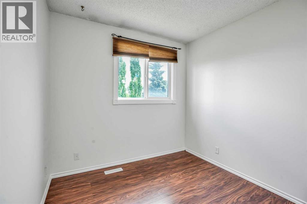 Single Family House for Sale in  erin ridge Road SE Erin Woods Calgary 