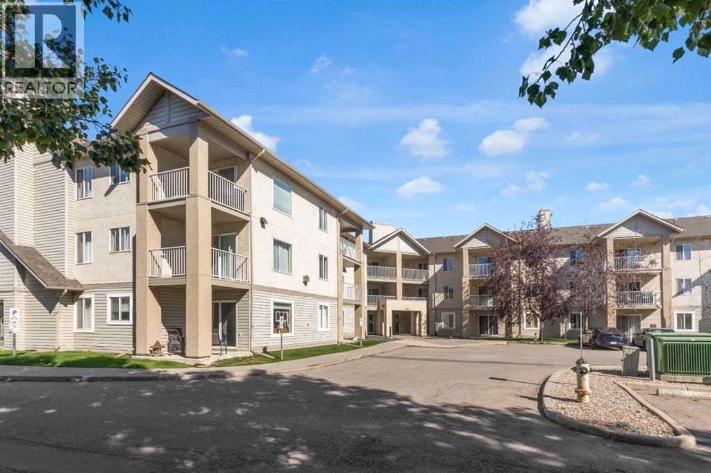 Single Family House for Sale in   Citadel Meadow Point NW Citadel Calgary 