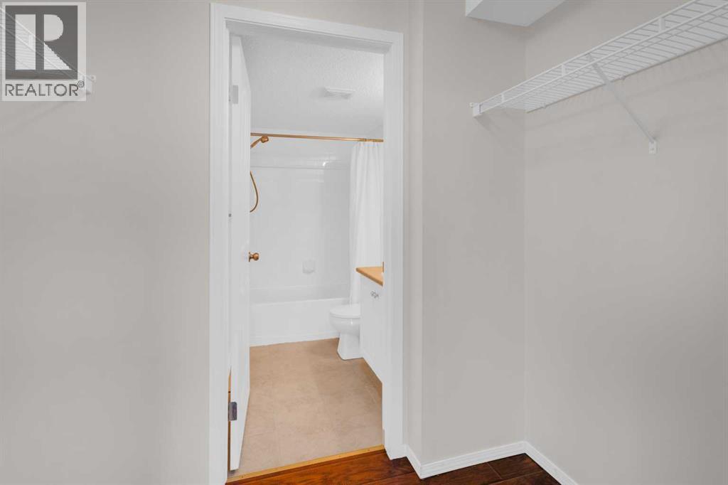 Single Family House for Sale in   Citadel Meadow Point NW Citadel Calgary 