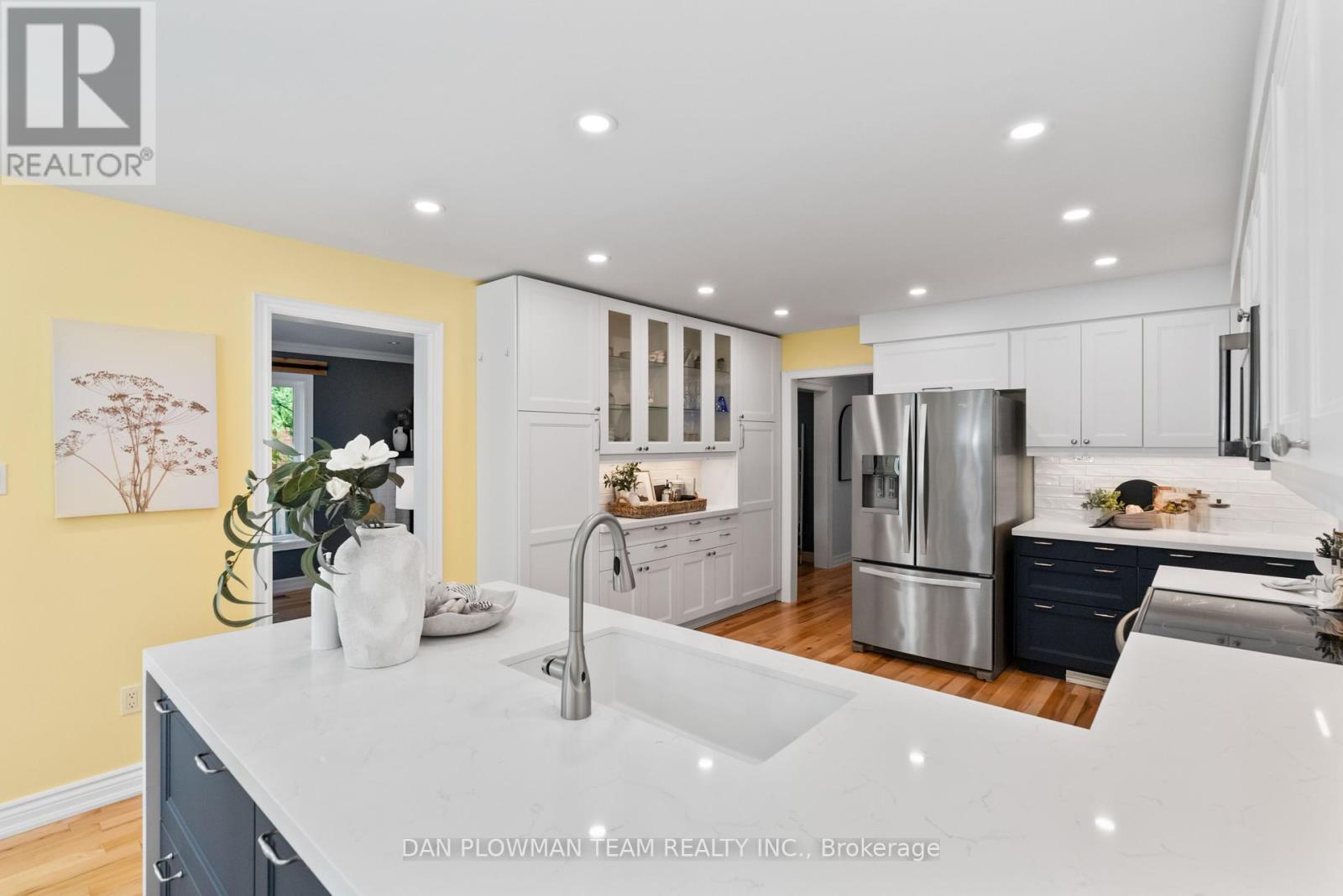 Photo 15 of 18 Headlands Crescent, Whitby ON