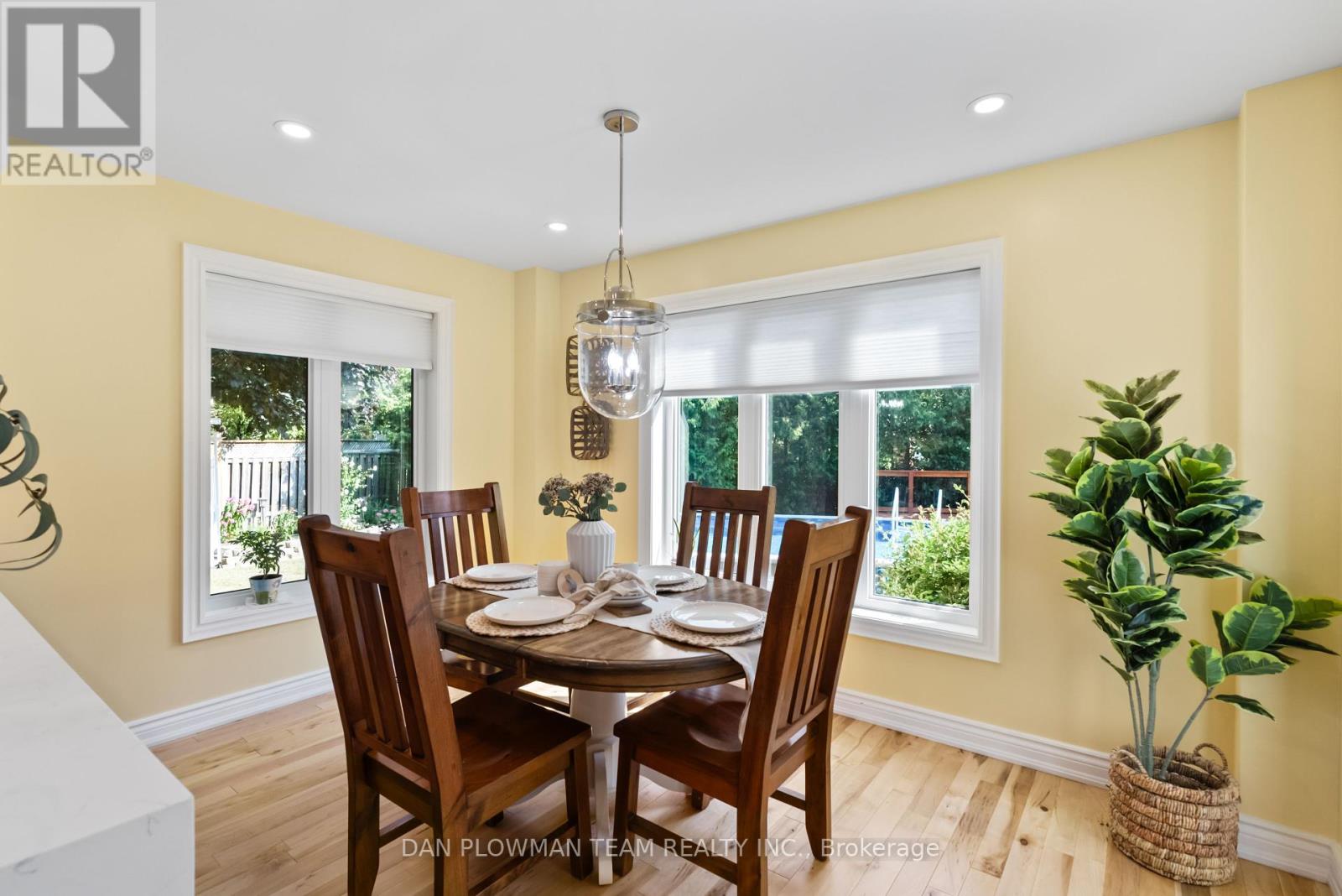 Photo 43 of 18 Headlands Crescent, Whitby ON