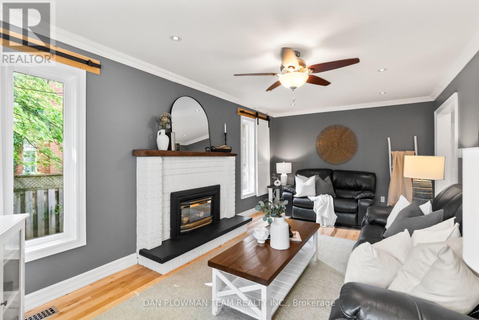 Photo 38 of 18 Headlands Crescent, Whitby ON