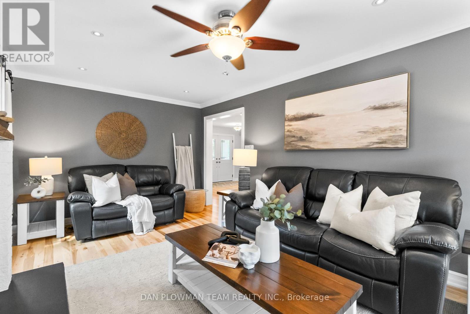 Photo 42 of 18 Headlands Crescent, Whitby ON