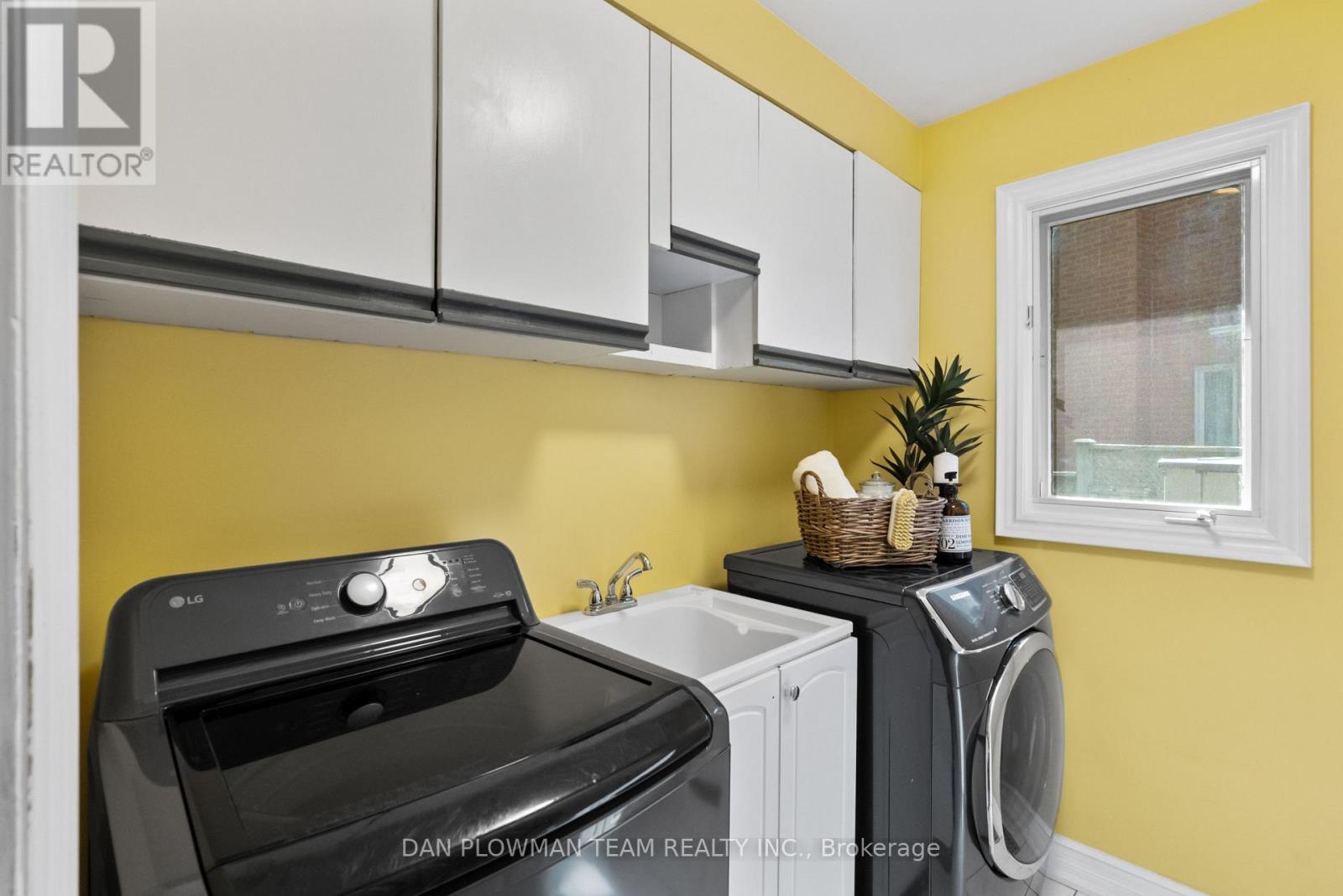 Photo 41 of 18 Headlands Crescent, Whitby ON