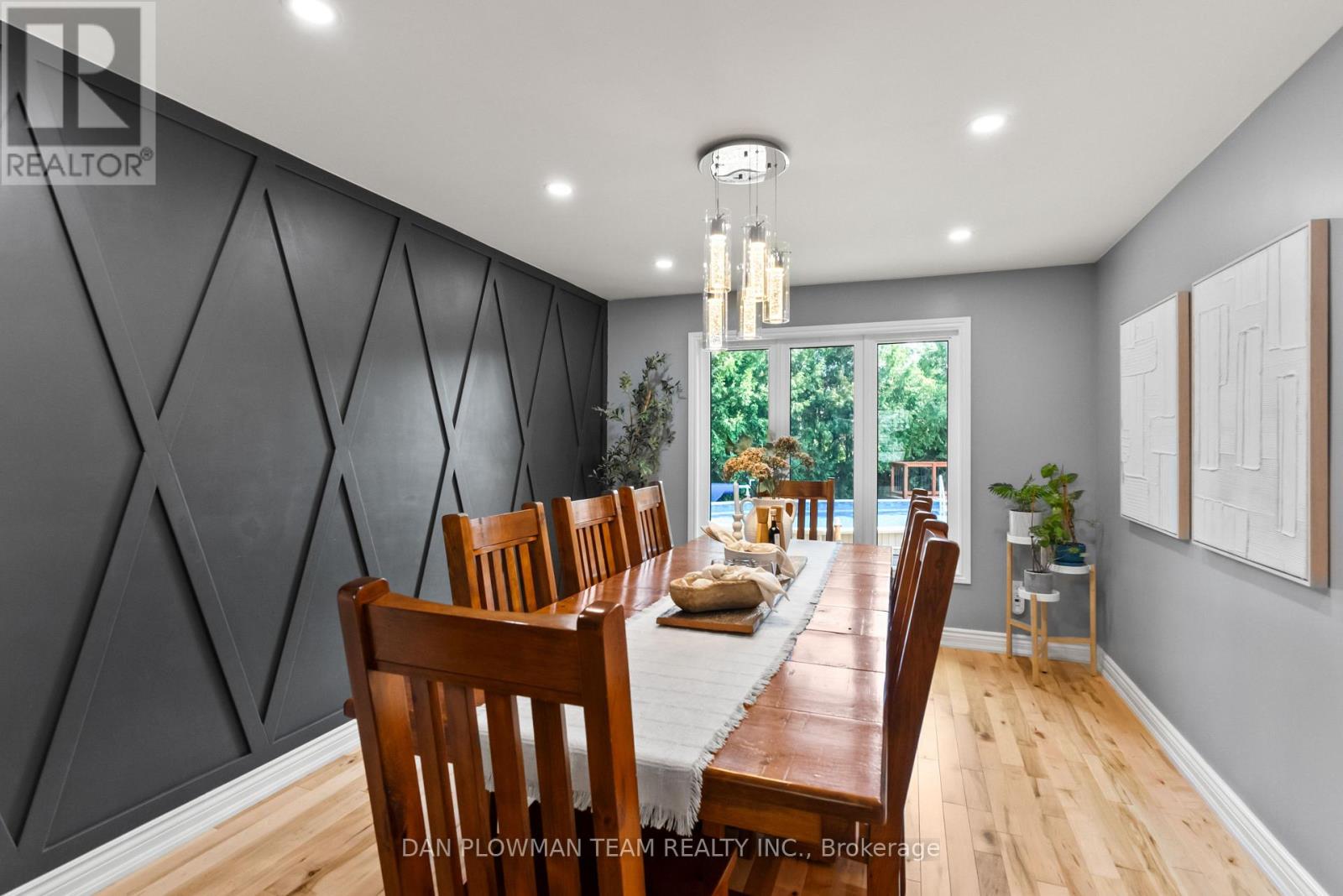 Photo 12 of 18 Headlands Crescent, Whitby ON