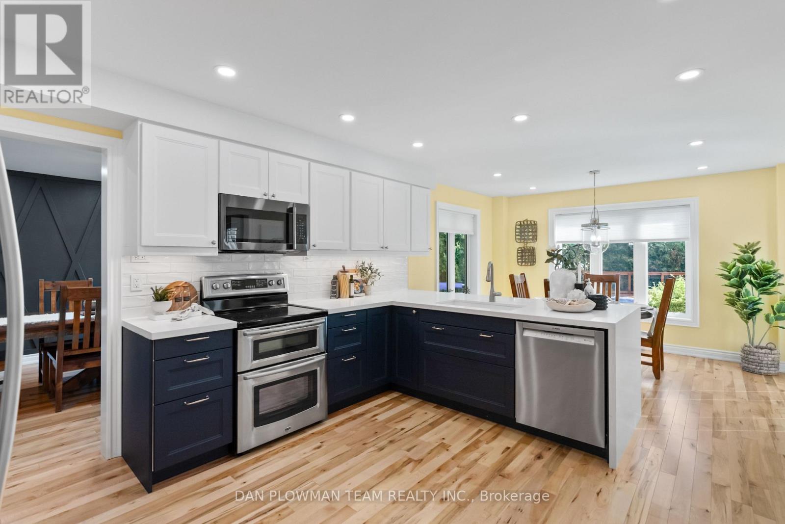 Photo 11 of 18 Headlands Crescent, Whitby ON