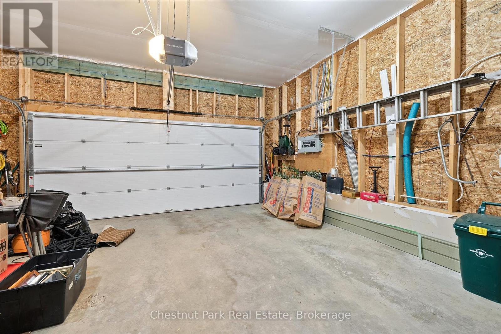 Photo 9 of 153 Pineridge Gate, Gravenhurst ON