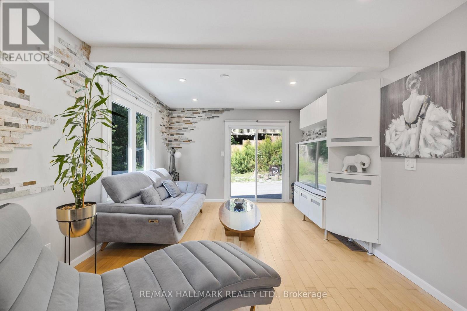 Photo 15 of 31 Mitchell Avenue, Whitchurchstouffville ON