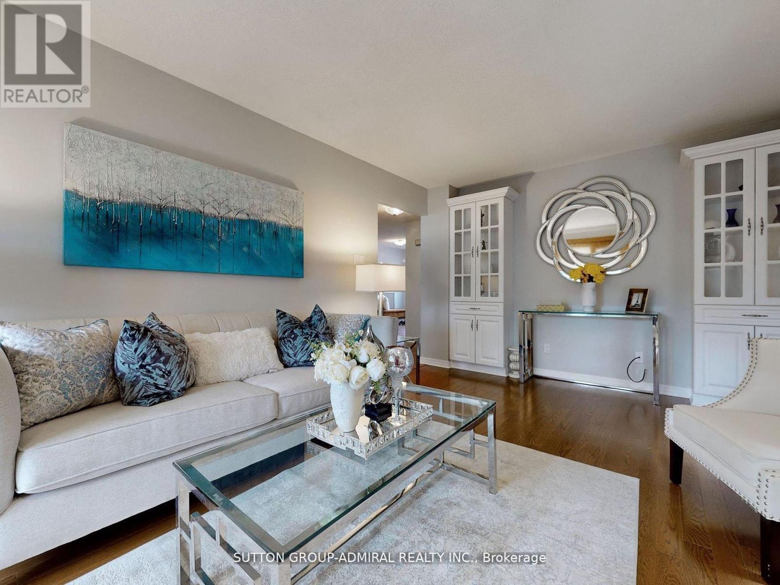 Photo 9 of 308 Petheram Place, Newmarket ON