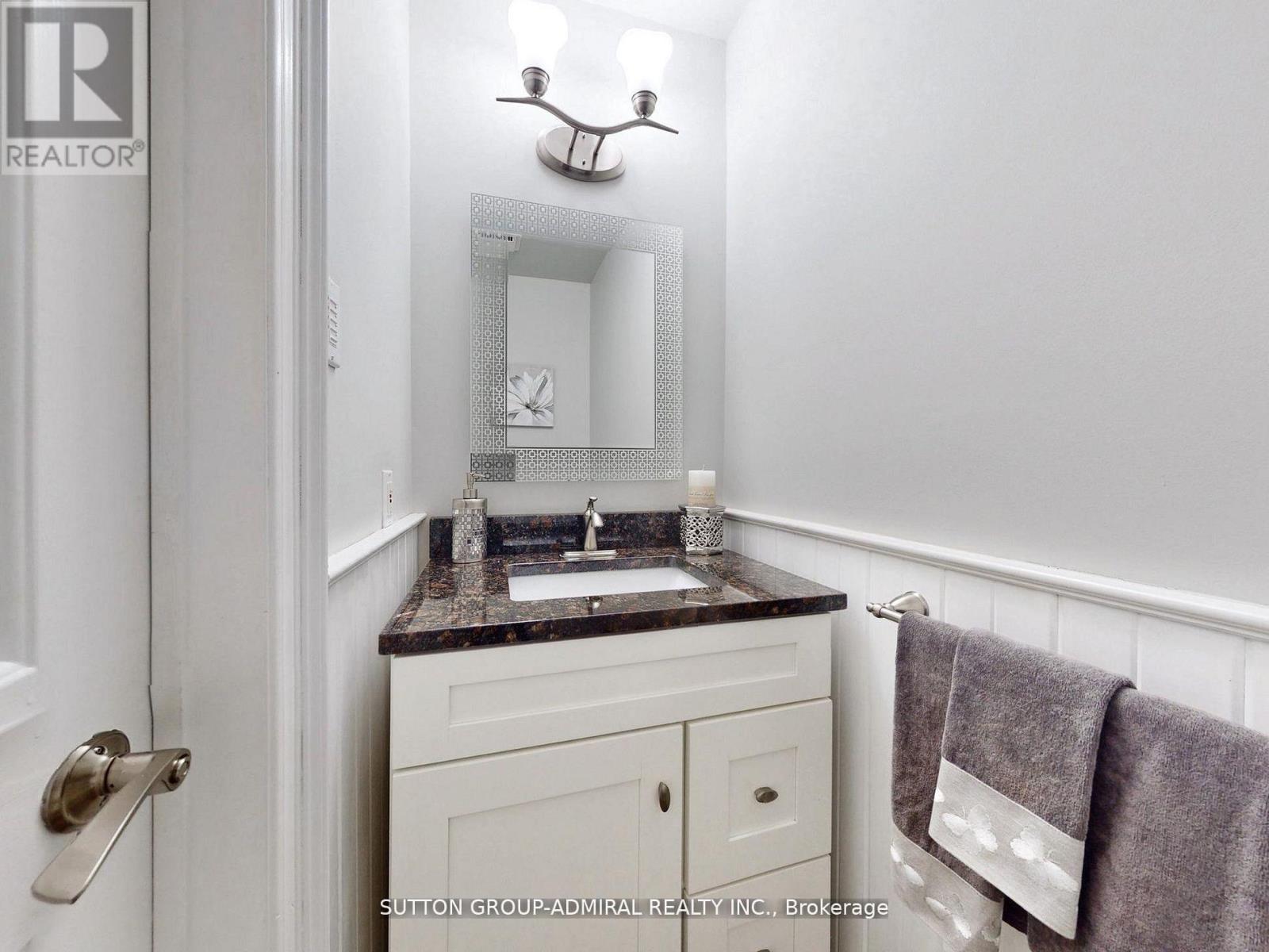 Photo 4 of 308 Petheram Place, Newmarket ON
