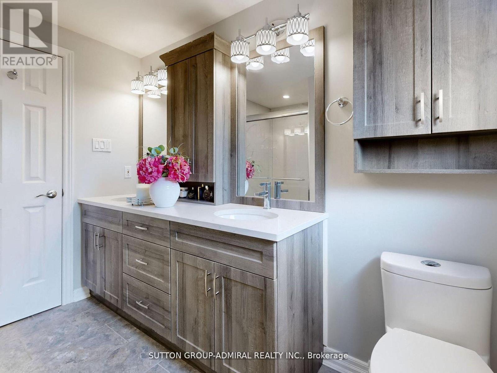 Photo 21 of 308 Petheram Place, Newmarket ON