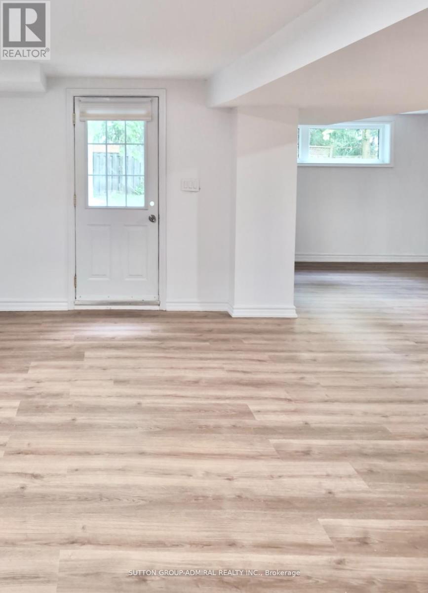 Photo 33 of 308 Petheram Place, Newmarket ON