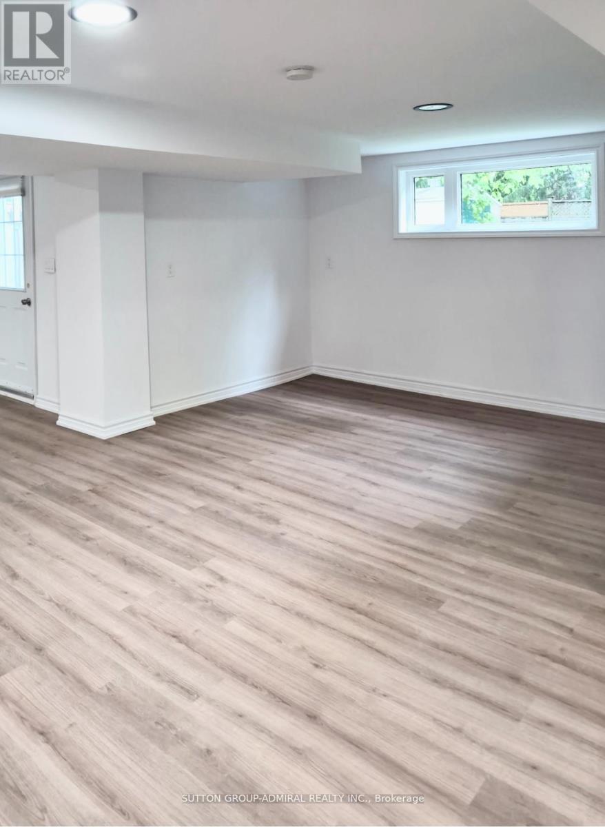Photo 12 of 308 Petheram Place, Newmarket ON