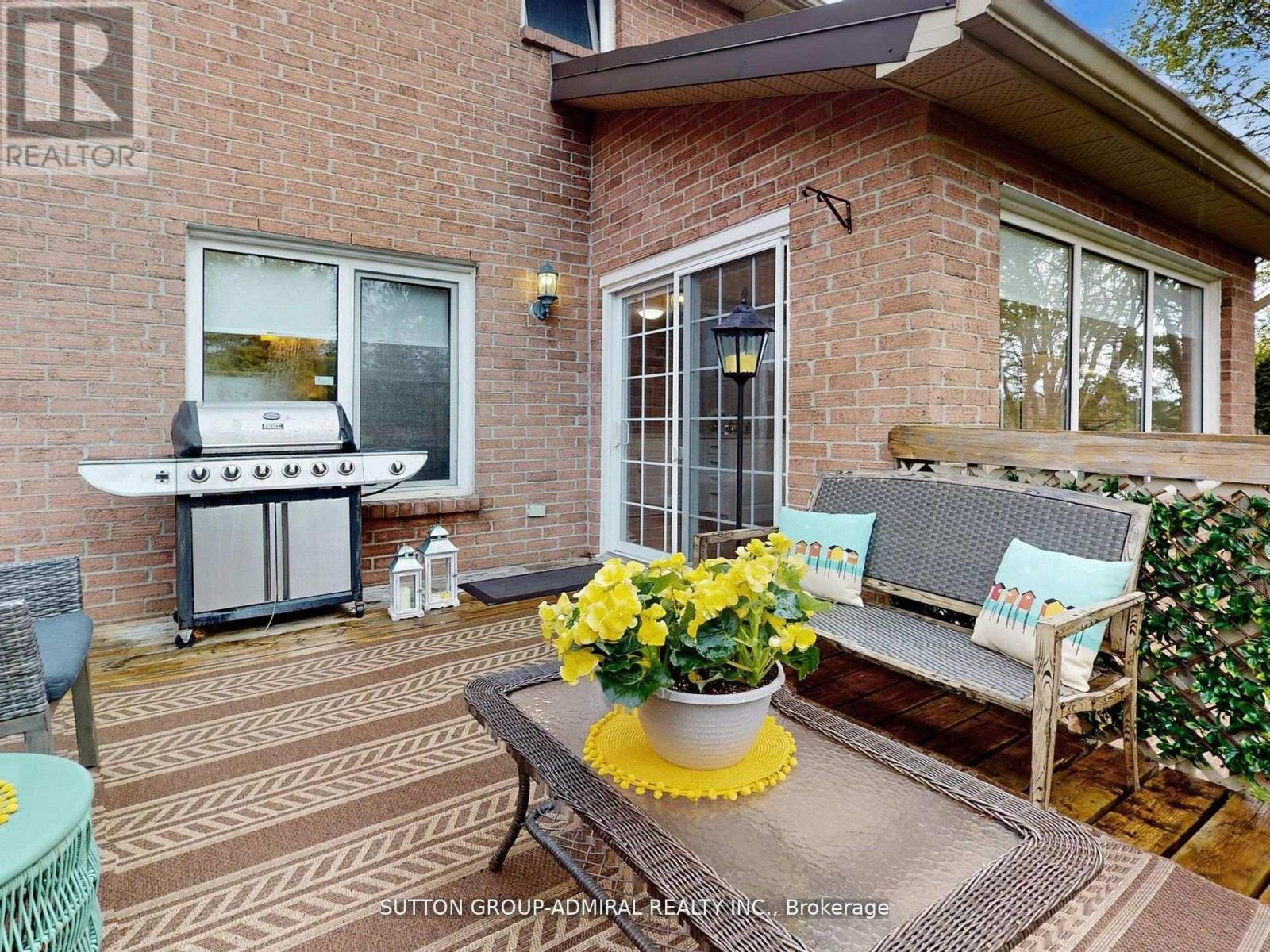 Photo 32 of 308 Petheram Place, Newmarket ON